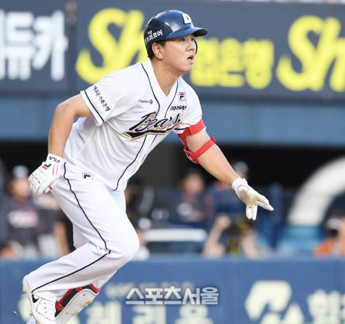 두산 베어스 이우성이 29일 잠실 한화전에서 타격하고있다. 2018.07.29. 잠실 | 김도훈기자 dica@sportsseoul.com