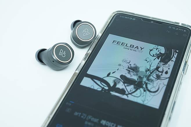 선이 없어도 음질은 B&O 다운 면이 느껴진다.