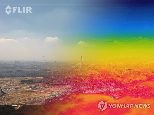 [최악폭염] 역대급 폭염에 붉게 물든 서울 (경기광주=연합뉴스) 김도훈 기자 = 1907년 기상관측 이래 역대 최고 기온을 기록한 1일 오후 경기도 광주시 남한산성에서 일반카메라와 열화상 카메라로 촬영한 사진을 합성한 모습.
