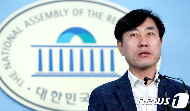 하태경 바른미래당 의원이 2일 오전 서울 여의도 국회 정론관에서 당 대표 출마 선언 기자회견을 하고 있다. 2018.8.2/뉴스1 © News1 박정호 기자