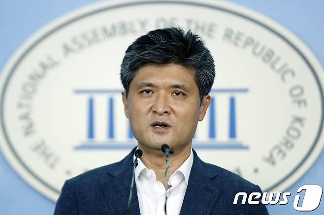 이수봉 바른미래당 전 인천시당 위원장이 31일 서울 여의도 국회 정론관에서 9.2 전당대회 당대표 경선 출마를 선언하고 있다. 2018.7.31/뉴스1 © News1 안은나 기자