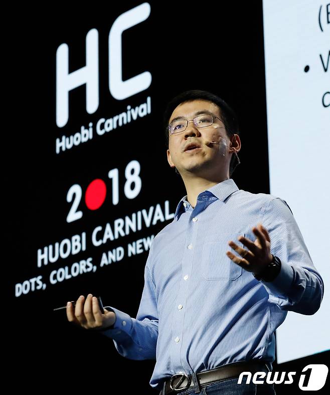 우지한(Jihan Wu) 비트메인 창립자가 2일 서울 강남구 그랜드인터컨티넨탈서울파르나스에서 열린 '후오비 카니발'에서 블록체인업계의 발전 등을 주제로 발표하고 있다.  © News1 이승배 기자