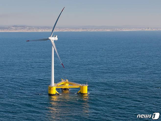 울산 서생면 앞바다에 설치되는 반잠수식 해상풍력발전기.© News1