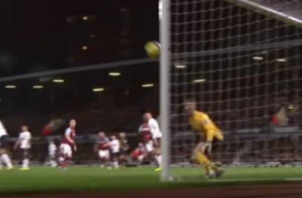 콜린스의 하이라이트 중 하나 FA컵 맨유전 멀티골