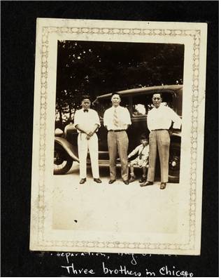 1931년 시카고에서 강영각 지사의 형제. 왼쪽부터 강영각 지사, 강영문 지사, 강영소 지사. [자료 국가보훈처]