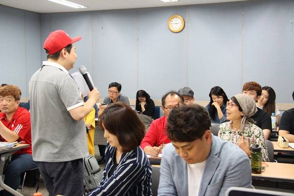 1인 미디어 양성프로그램에는 3대 MCN 업체를 두루 거친 ‘휘팀장’ 임효준 씨가 강사로 참여했다.(사진=부산 시청자미디어센터)