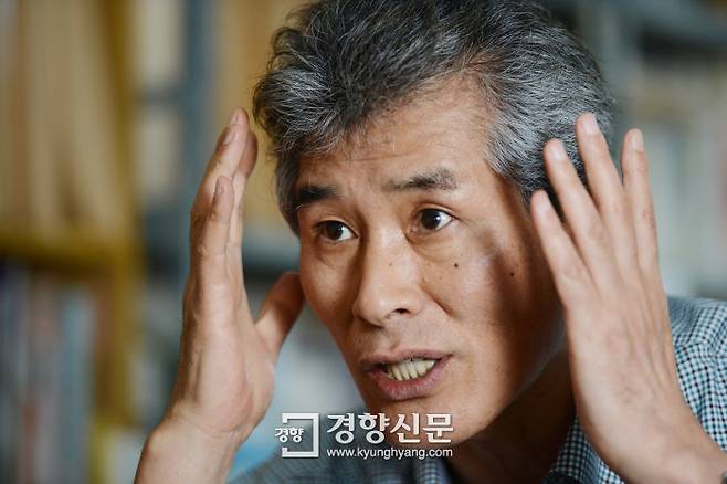 강준만 전북대 교수. 경향신문 자료.