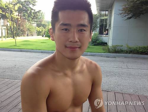 인천아시안게임 금메달 꿈꾸는 이승철 인천아시안게임 금메달 꿈꾸는 이승철      (서울=연합뉴스) 고동욱 기자 = 레슬링 자유형 국가대표 이승철(26·상무)이 지난 12일 태릉선수촌에서 훈련을 마친 뒤 각오를 밝히며 미소 짓고 있다. 2014.8.13      sncwook@yna.co.kr  (끝)