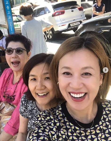 왼쪽부터 양희은 이성미 박미선