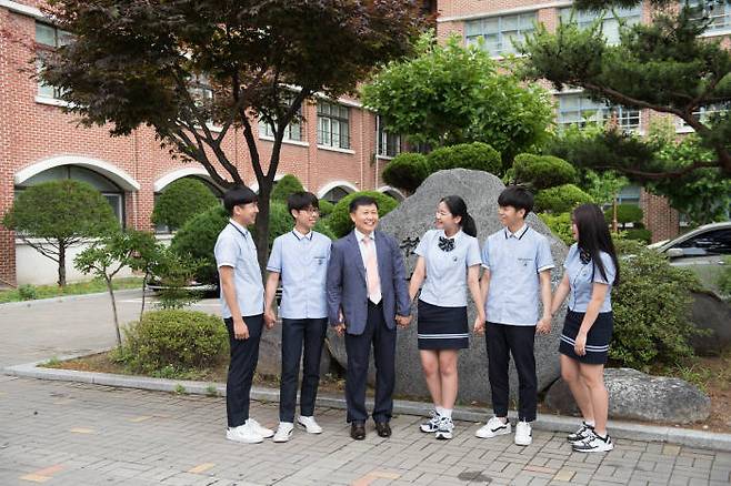 성남금융고등학교는 산학맞춤반, 취업역량강화반 등을 운영하며 창의적 금융 인재를 기른다.