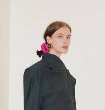 발렌시아가의 스크런치. 사진 = 발렌시아가 인스타그램