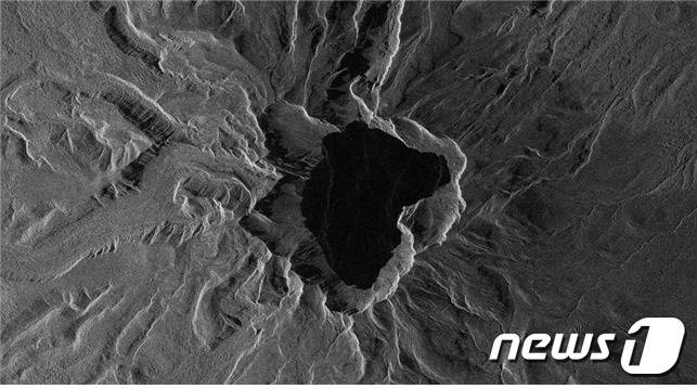다목적실용위성 5호 주요 영상 중 하나. 지난 2014년 8월 1일 백두산 모습. (과학기술정보통신부 및 한국항공우주연구원 제공 )