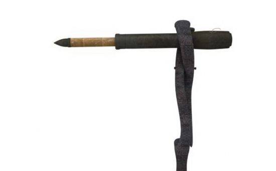 총알인 차세전과 자루인 철흠자까지 모두 갖춰 발사 준비가 완료된 세총통의 모습. 세총통은 15세기 기병용 권총으로 개발된 무기로 시대를 앞섰던 무기로 평가되고 있다.(사진=두산백과)