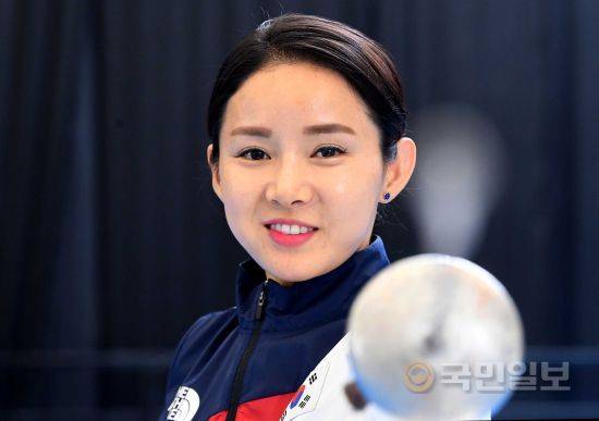 2018 자카르타-팔렘방 아시안게임을 끝으로 은퇴하는 남현희가 24일 국민일보와의 인터뷰 중 포즈를 취하고 있다. 자카르타=윤성호 기자