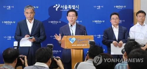서울시, 여의도ㆍ용산 개발 보류 (서울=연합뉴스) 한상균 기자 = 26일 오후 서울시청에서 박원순 시장이 여의도ㆍ용산 마스터플랜을 보류한다는 기자회견을 하고 있다.      이날 서울시는 주택시장 안정화 대책과 관련, 여의도ㆍ용산 마스터플랜 보류, 공공주택 공급 대폭 확대, 공시가격 현실화 등을 밝혔다.     xyz@yna.co.kr  (끝)