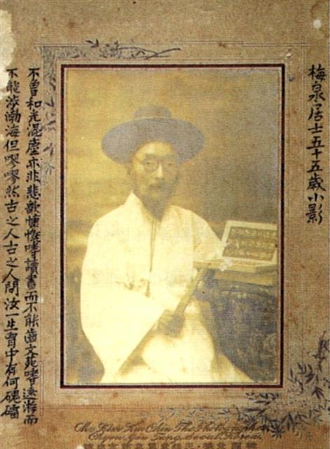 1909년 김규진의 천연당사진관에서 찍은 사진. 채용신의 초상화와 함께 2006년 보물 1494호로 지정됐다. 개인 소장. 국립중앙박물관 제공