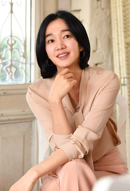 29일 개봉한 영화 ‘상류사회’의 주연배우 수애. 지적이고 단아한 이미지를 갖고 있는 수애는 “평소엔 굉장히 편하게 다니는 편이다. 하이힐도 잘 신지 않는다. 생각하시는 것만큼 저 그렇게 단아하지 않다”며 웃었다. 최현규 기자