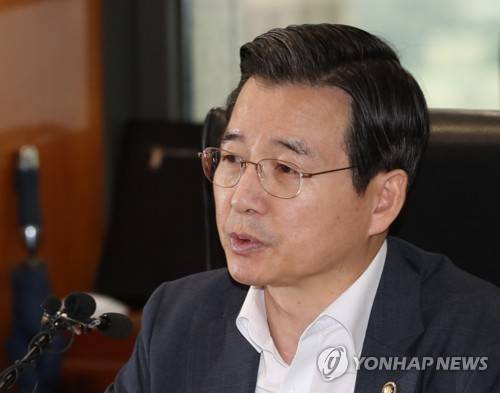 발언하는 김용범 금융위 부위원장 (서울=연합뉴스) 정하종 기자 = 김용범 금융위원회 부위원장이 30일 오전 서울 영등포구 한국거래소에서 열린 '제약ㆍ바이오업계 간담회'에서 발언하고 있다.     chc@yna.co.kr  (끝)