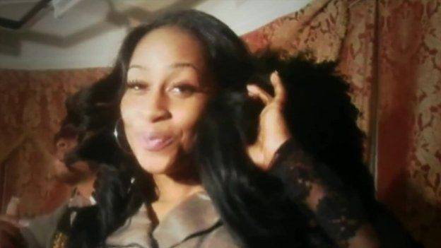 클라우디아 아데로티미는 엉덩이 성형 수술 이후 엉덩이에 주입된 물질이 장기에 퍼져 사망했다