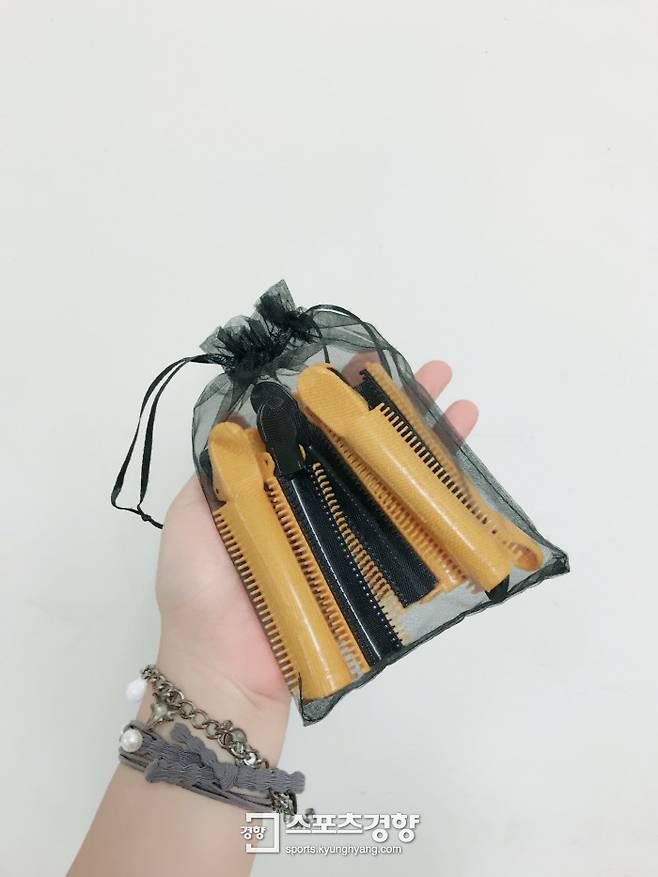 파시노 이지앤퀵 빗살 뿌리펌. 망사 주머니에 6개의 집게롤이 들어있다.