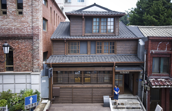 130년 된 일본식 상가주택을 개조한 카페 '팟알'. [중앙포토]