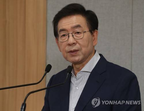 청년자치정부 출범 밝히는 박원순 서울시장 (서울=연합뉴스) 정하종 기자 = 박원순 서울시장이 11일 오전 시청 브리핑룸에서 내년 3월 청년자치정부 출범 계획을 밝히고 있다.     chc@yna.co.kr  (끝)