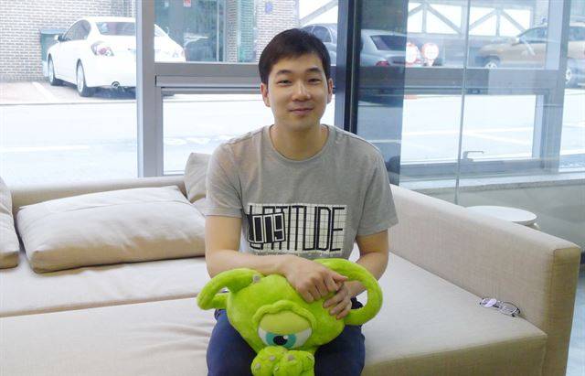 스캐터랩의 휴식 공간에 앉아 있는 김종율 총괄. 그는 "'성장'의 가장 큰 동력은 연애"라며 "외로움은 인간에게 치명적"이라고 몇 번이나 강조했다. 하지만 그는 솔로다. 남보라 기자