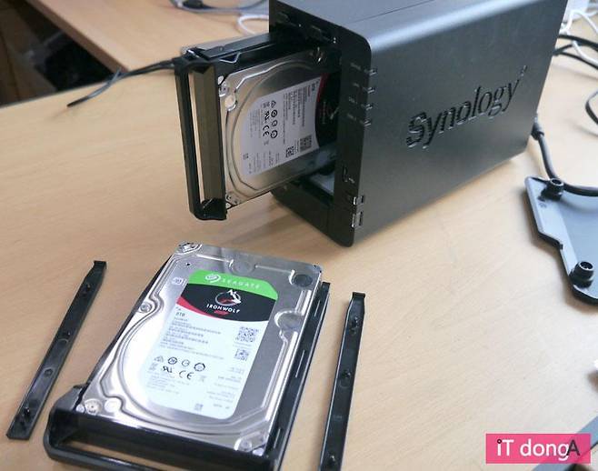 시놀로지 NAS와 아이언울프 시리즈를 조합하면 추가 기능을 쓸 수 있다