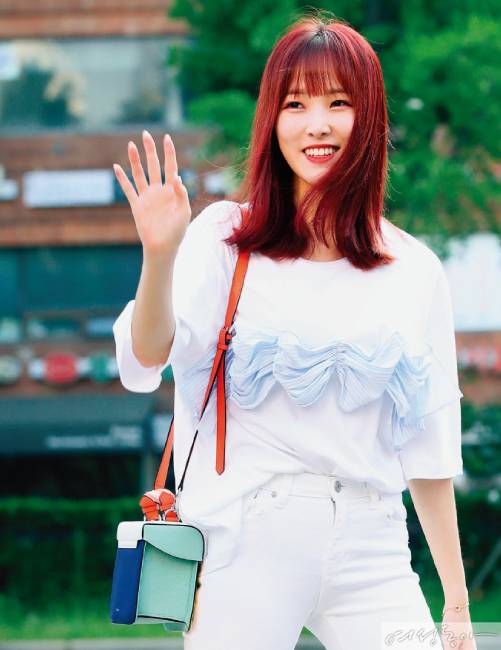 여자친구 유주의 레드 헤어.