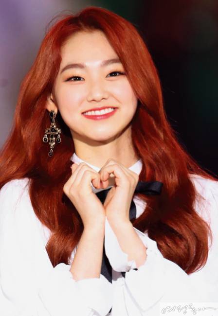 구구단 미나의 레드브라운 헤어.