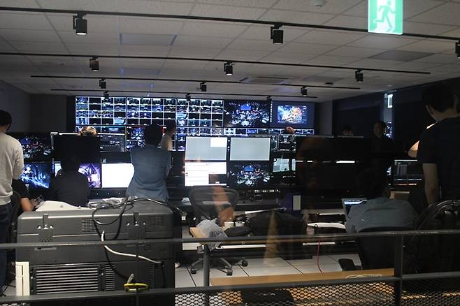 최첨단 장비가 설치된 중계 시설(사진)도 눈길을 끌어다. UHD와 FHD 모두 가능하다는 설명이다.