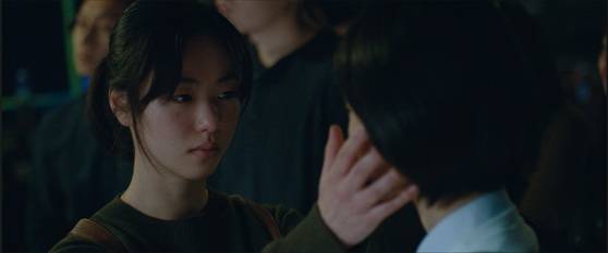 독립영화 '죄 많은 소녀'. 대작들 틈새에서 60개 남짓한 스크린으로 엿새 만에 1만 관객을 모았다. [사진 CGV 아트하우스]