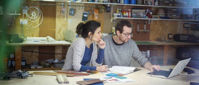 디자인 스튜디오 ‘노트스튜디오(nortstudio)’를 운영중인 제프 드 브라밴더(Jef De Brabander)와 캐슬린 오펜커(Kathleen Opdenacker).