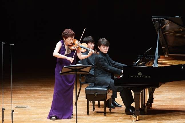 <정경화 & 조성진 듀오콘서트>. 예술의전당 제공