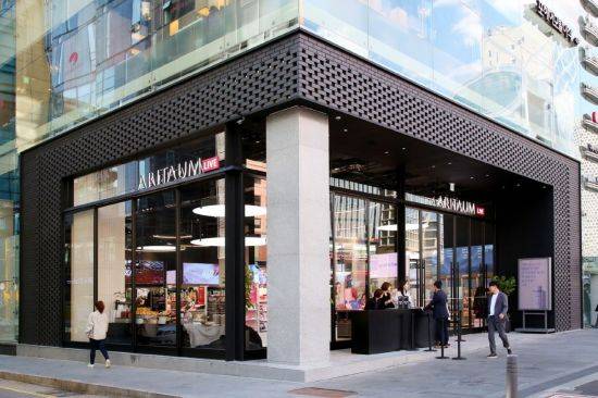 28일 새롭게 문을 연 뷰티 편집숍 '아리따움 라이브 강남'