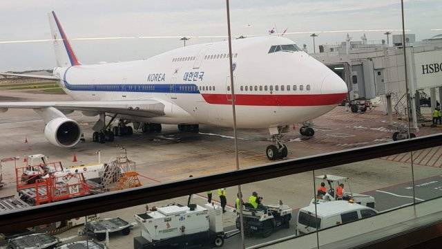 올해 7월 문재인 대통령이 싱가포르를 국빈 방문했을 때 창이 공항 게이트에 주기된 공군1호기. 사진=청와대 제공·동아일보DB