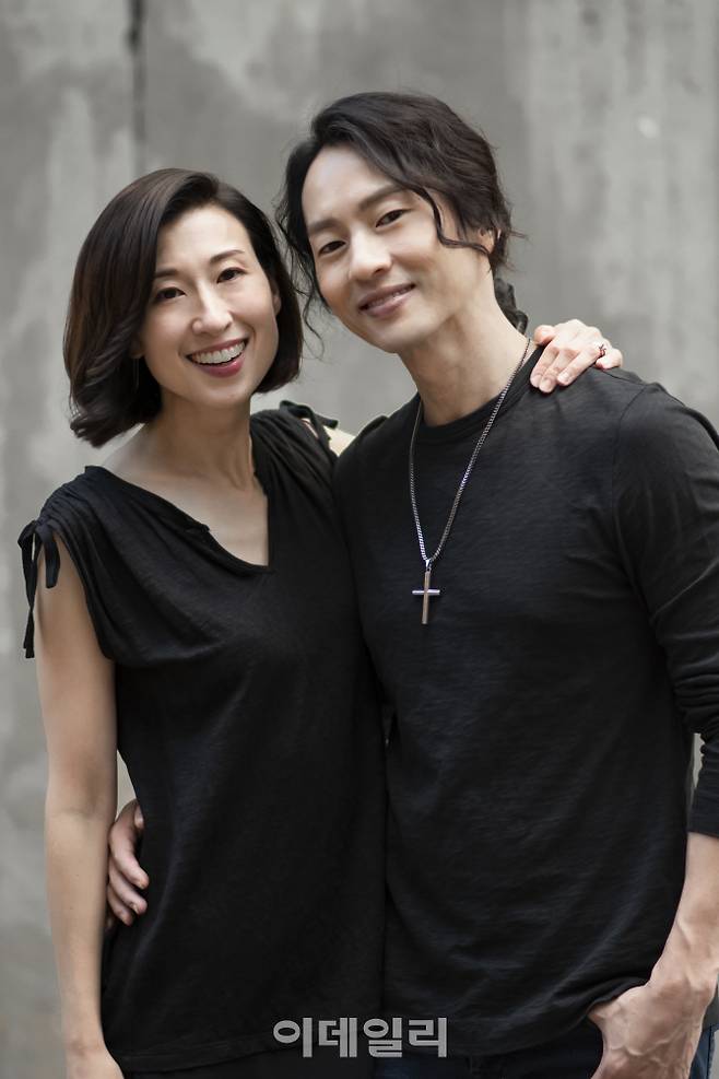 서울시향 오페레타‘ ’캔디드‘에 참여하는 뮤지컬배우 마이클 리(오른쪽), 킴 바홀라 부부(사진=서울시향).