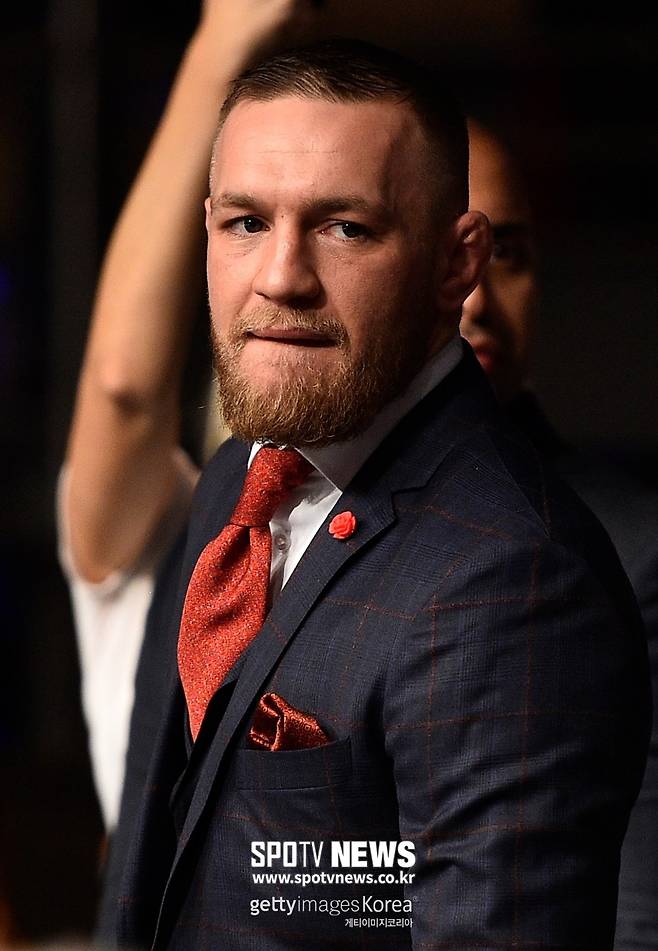 ▲ 코너 맥그리거는 챔피언벨트와 사업 성장, 두 마리 토끼를 다 잡으려 한다.