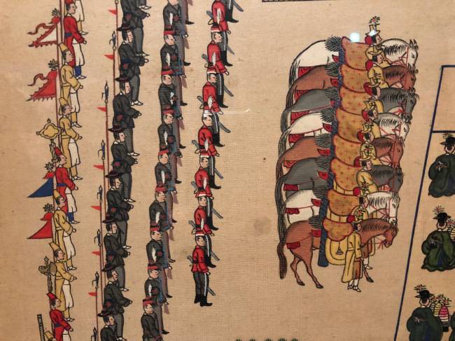 고종임인진연도8폭병풍 부분. 서양식 제복을 입고 도열한 군대의 모습이 보인다. [사진=이한빛 기자/vicky@]