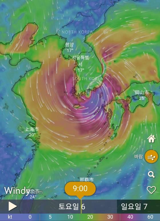 6일 오전 10시경 태풍 콩레이가 통영 앞바다에 상륙하고 있다.
