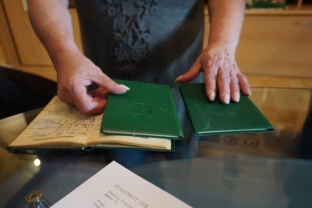 ▲ 오마지치 씨의 동독 시절 노동자 카드. 우리의 주민등록증과 같은 역할을 했는데, 이 카드에 소지자의 노동 이력이 빼곡이 기록됐다. ⓒ특별취재팀