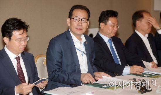고형권 기획재정부 1차관이 5일 서울 종로구 정부서울청사에서 열린 물가관계차관회의 및 혁신성장 전략점검회의에서 모두발언을 하고 있다. /문호남 기자 munonam@