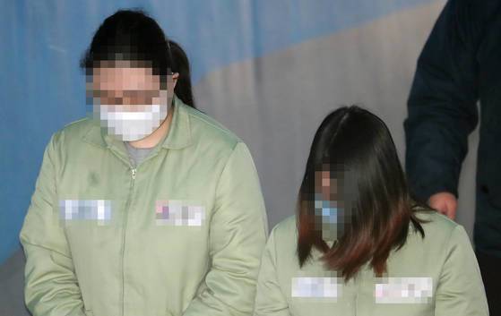 인천 초등학생 살인사건 주범인 10대 소녀 김모양(오른쪽)과 공범 박모양(왼쪽). [연합뉴스]