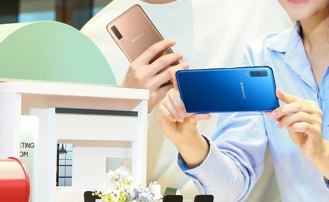 삼성 갤럭시A7.