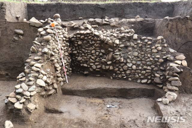 러시아 스타로레첸스코예 평지성 지하식 저장고 전경