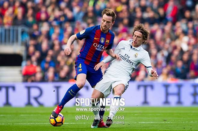 ▲ 엘클라시코에서 적으로 만나는 크로아티아 대표 라키티치와 모드리치