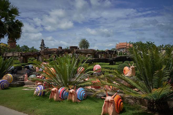 다양한 동물 조각상을 볼 수 있는 농눅빌리지