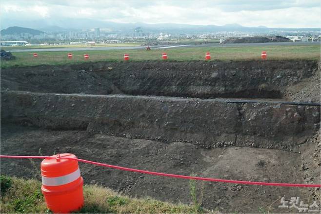 제주4.3평화재단이 지난 7월부터 최근까지 제주국제공항 남북활주로 3곳에서 4.3희생자 유해발굴 작업을 벌였지만, 한 구도 발견되지 않았다. (사진=고상현 기자)