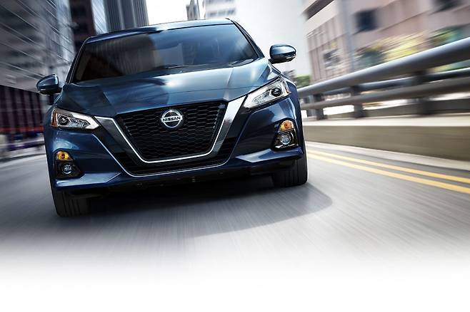 닛산이 최신 디자인, 기술을 담은 6세대 알티마를 선보였다.