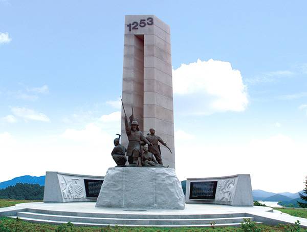 ⓒ문화재청 충주성 전투를 기려 충북 충주시 종민동에 건립된 대몽항쟁 전승 기념탑.